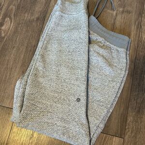 lululemon athletica Men’s Gray Heather Jogger Sweatpants. Size large.